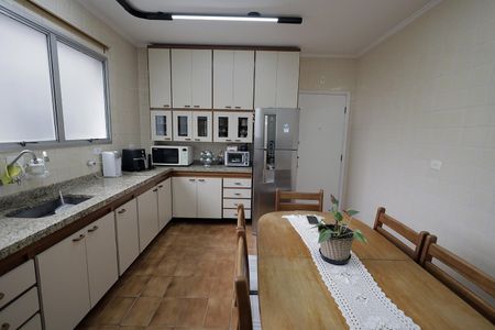 Apartamento à venda com 140m², 4 quartos e 2 vagasCozinha
