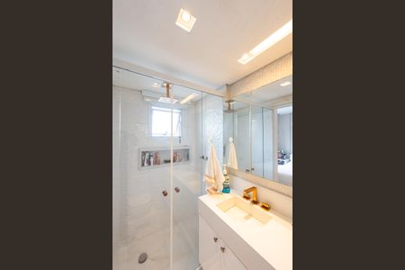 Apartamento à venda com 164m², 3 quartos e 4 vagas Apartamento à venda com 164m², 3 quartos e 4 vagasBanheiro da Suíte 1