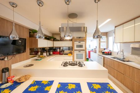 Apartamento à venda com 164m², 3 quartos e 4 vagas Apartamento à venda com 164m², 3 quartos e 4 vagasCozinha