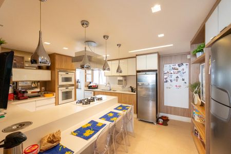 Apartamento à venda com 164m², 3 quartos e 4 vagas Apartamento à venda com 164m², 3 quartos e 4 vagasCozinha