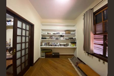 Casa à venda com 533m², 4 quartos e 4 vagas