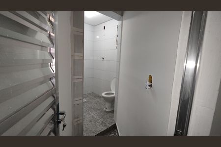 Banheiro de casa para alugar com 1 quarto, 60m² em Vila Lourdes, Ferraz de Vasconcelos