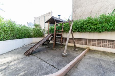 Apartamento à venda com 55m², 2 quartos e 1 vaga Apartamento à venda com 55m², 2 quartos e 1 vagaÁrea comum - Playground