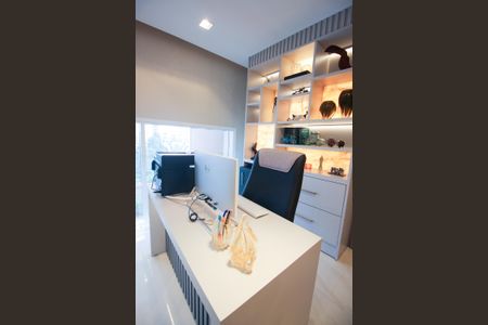 Apartamento à venda com 246m², 3 quartos e 4 vagasEscritório