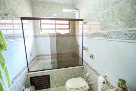 Casa à venda com 300m², 3 quartos e 6 vagasBanheiro da Suíte