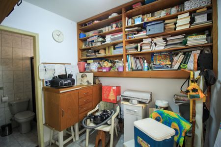 Casa à venda com 300m², 3 quartos e 6 vagasQuarto de Serviço