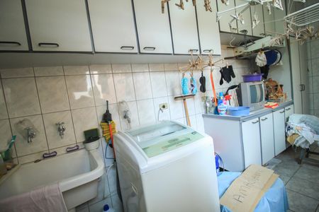 Casa à venda com 300m², 3 quartos e 6 vagasÁrea de Serviço