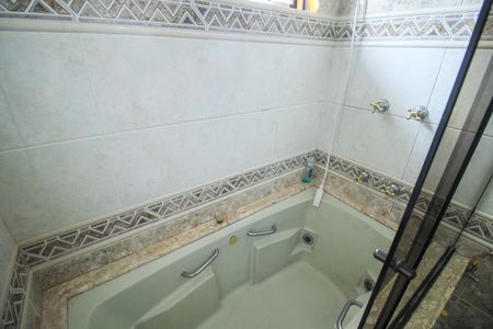 Casa à venda com 300m², 3 quartos e 6 vagasBanheiro da Suíte