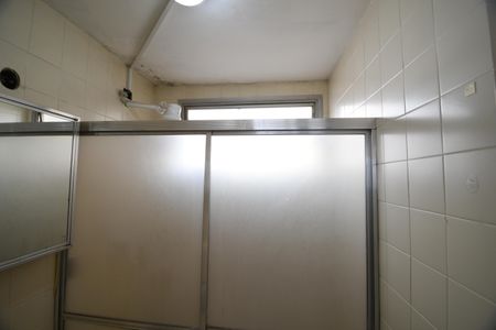Banheiro de apartamento à venda com 1 quarto, 44m² em Centro, Campinas
