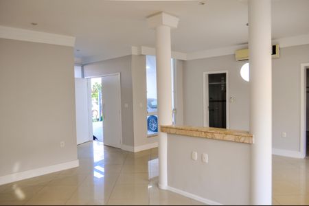Sala de casa de condomínio à venda com 5 quartos, 250m² em Hípica, Porto Alegre