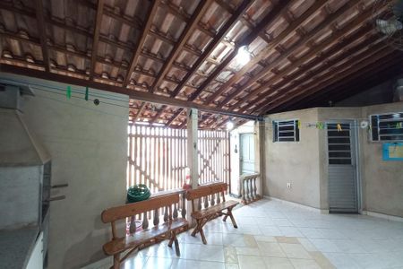 Casa à venda com 95m², 3 quartos e 3 vagas Casa à venda com 95m², 3 quartos e 3 vagasÁrea comum - Churrasqueira
