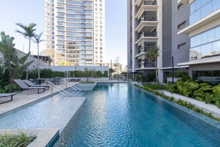 Apartamento à venda com 125m², 3 quartos e 3 vagas Apartamento à venda com 125m², 3 quartos e 3 vagasÁrea comum - Piscina