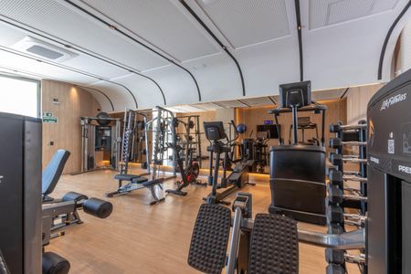 Apartamento à venda com 323m², 4 quartos e 4 vagas Apartamento à venda com 323m², 4 quartos e 4 vagasÁrea comum - Academia
