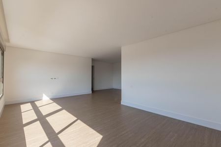 Apartamento à venda com 323m², 4 quartos e 4 vagas Apartamento à venda com 323m², 4 quartos e 4 vagasSuíte 2