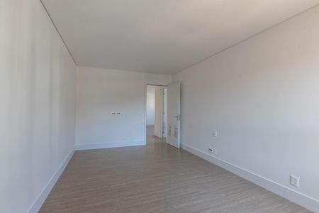 Apartamento à venda com 323m², 4 quartos e 4 vagas Apartamento à venda com 323m², 4 quartos e 4 vagasSuíte 3