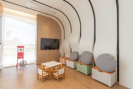 Apartamento à venda com 323m², 4 quartos e 4 vagas Apartamento à venda com 323m², 4 quartos e 4 vagasÁrea comum - Playground