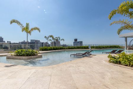 Apartamento à venda com 323m², 4 quartos e 4 vagas Apartamento à venda com 323m², 4 quartos e 4 vagasÁrea comum - Piscina