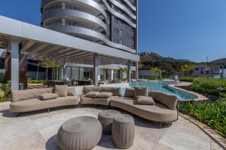 Apartamento à venda com 323m², 4 quartos e 4 vagas Apartamento à venda com 323m², 4 quartos e 4 vagasÁrea externa