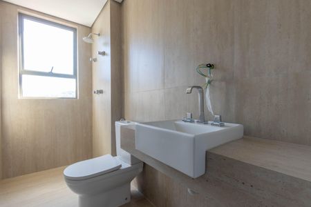 Apartamento à venda com 323m², 4 quartos e 4 vagas Apartamento à venda com 323m², 4 quartos e 4 vagasBanheiro da Suíte 3