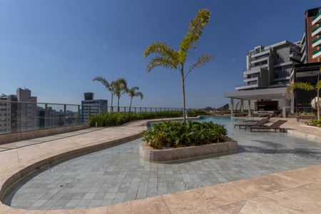 Apartamento à venda com 323m², 4 quartos e 4 vagasÁrea comum - Piscina