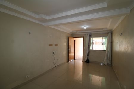Sala de casa para alugar com 3 quartos, 150m² em Vila Vitorio Mazzei, São Paulo