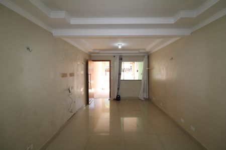 Sala de casa para alugar com 3 quartos, 150m² em Vila Vitorio Mazzei, São Paulo