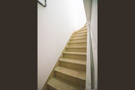 Casa para alugar com 110m², 3 quartos e 1 vaga Casa para alugar com 110m², 3 quartos e 1 vagaEscada
