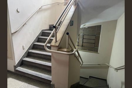 Apartamento à venda com 133m², 3 quartos e sem vaga Apartamento à venda com 133m², 3 quartos e sem vagaEscada