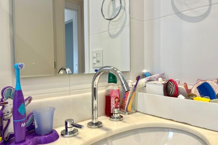 Apartamento à venda com 95m², 2 quartos e 2 vagas Apartamento à venda com 95m², 2 quartos e 2 vagasBanheiro Corredor