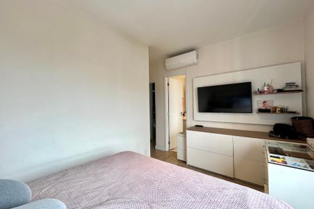 Apartamento à venda com 95m², 2 quartos e 2 vagas Apartamento à venda com 95m², 2 quartos e 2 vagasSuíte