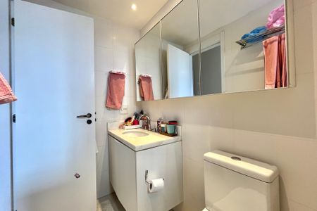 Apartamento à venda com 95m², 2 quartos e 2 vagas Apartamento à venda com 95m², 2 quartos e 2 vagasBanheiro da Suíte