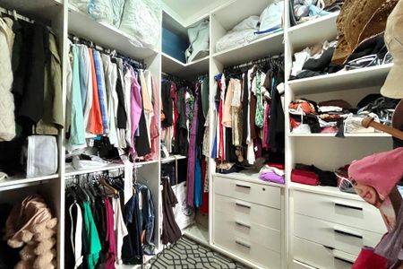 Apartamento à venda com 95m², 2 quartos e 2 vagas Apartamento à venda com 95m², 2 quartos e 2 vagasCloset da suíte