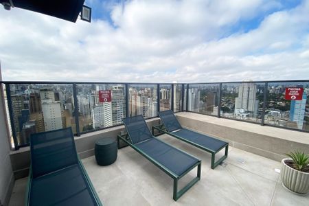 Studio para alugar com 18m², 1 quarto e sem vaga Studio para alugar com 18m², 1 quarto e sem vagaÁrea comum - Piscina