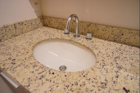 Banheiro  de apartamento para alugar com 1 quarto, 45m² em Petrópolis, Porto Alegre
