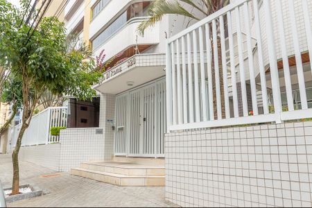 Apartamento à venda com 200m², 3 quartos e 2 vagas Apartamento à venda com 200m², 3 quartos e 2 vagasFachada