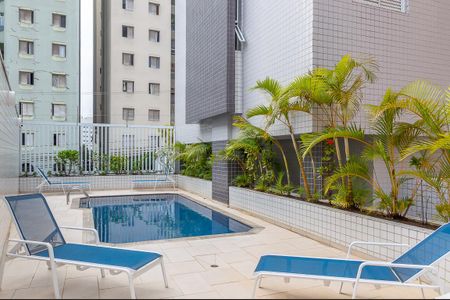 Apartamento à venda com 200m², 3 quartos e 2 vagas Apartamento à venda com 200m², 3 quartos e 2 vagasÁrea comum - Piscina
