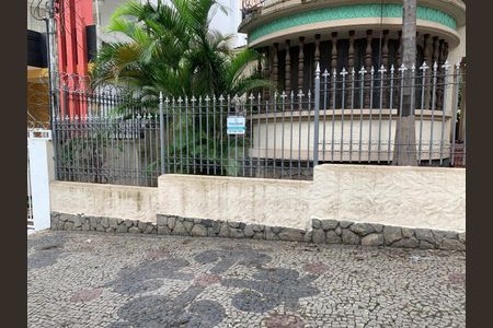 Casa à venda com 212m², 4 quartos e 1 vaga Casa à venda com 212m², 4 quartos e 1 vagaCalçada