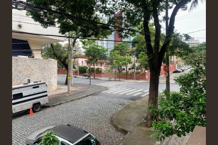 Casa à venda com 212m², 4 quartos e 1 vaga Casa à venda com 212m², 4 quartos e 1 vagaVista da Rua pela varanda