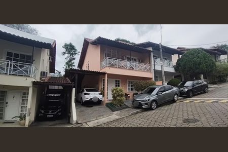 Casa de condomínio à venda com 132m², 5 quartos e 3 vagasFachada