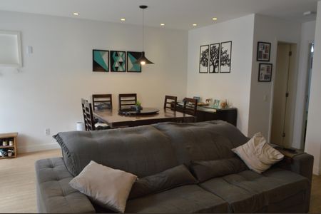 Casa de condomínio à venda com 132m², 5 quartos e 3 vagasSala