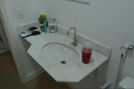 Casa de condomínio à venda com 132m², 5 quartos e 3 vagasLavabo