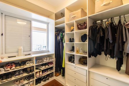 Apartamento à venda com 93m², 2 quartos e 2 vagas Apartamento à venda com 93m², 2 quartos e 2 vagasCloset