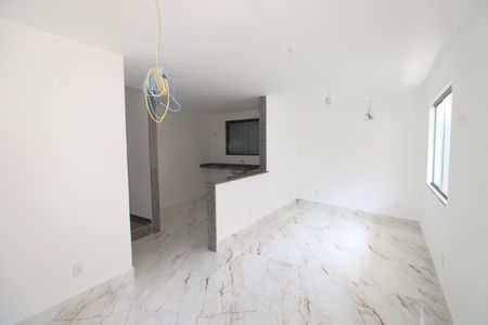 Sala de casa à venda com 3 quartos, 140m² em Taquara, Rio de Janeiro