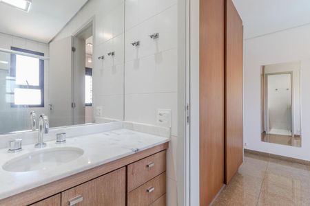 Apartamento à venda com 84m², 2 quartos e 2 vagasBanheiro da Suíte