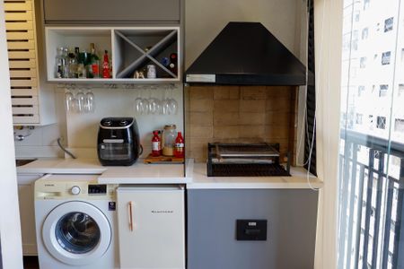 Sacada de apartamento à venda com 2 quartos, 61m² em Continental, Osasco