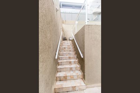 Casa de condomínio à venda com 224m², 3 quartos e 4 vagas Casa de condomínio à venda com 224m², 3 quartos e 4 vagasEscada