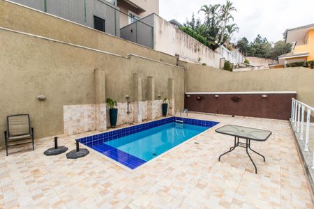 Casa de condomínio à venda com 224m², 3 quartos e 4 vagas Casa de condomínio à venda com 224m², 3 quartos e 4 vagasPiscina