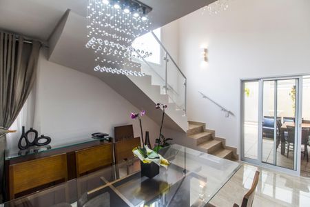 Casa de condomínio à venda com 224m², 3 quartos e 4 vagasSala