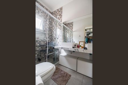 Casa de condomínio à venda com 224m², 3 quartos e 4 vagas Casa de condomínio à venda com 224m², 3 quartos e 4 vagasBanheiro da Suíte