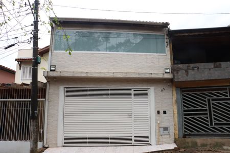 Casa para alugar com 240m², 3 quartos e 2 vagasFachada
